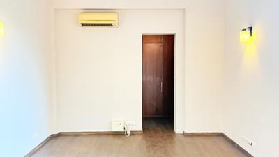 Bedroom Image of 2800 Sq.ft 3 BHK Apartment / Flat for sale in Emaar The Palm Springs, DLF Phase 5 Gurgaon for Rs. 105000000