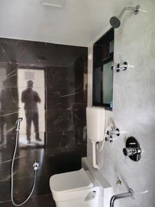 Common Bathroom Image of 530 Sq.ft 1 BHK Apartment / Flat for rent in Rosa Gardenia, Kasarvadavali Thane for Rs. 21000