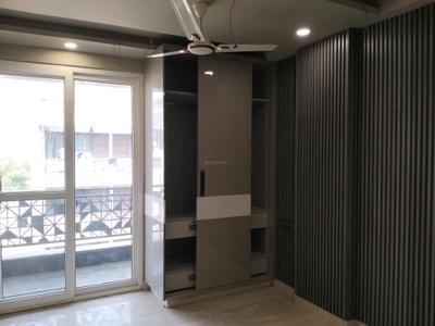 Bedroom Image of 1350 Sq.ft 4 BHK Builder Floor for sale in Mansarover Garden New Delhi for Rs. 45000000