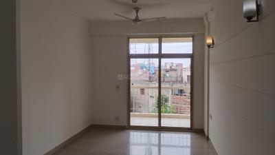 Living Room Image of 1549 Sq.ft 3 BHK Apartment / Flat for rent in Mahagun Mascot, Crossings Republik Ghaziabad for Rs. 22000