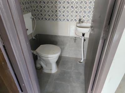 Bathroom Image of 470 Sq.ft 1 BHK Apartment / Flat for rent in Govind Shivlok Heights, Bhatagaon Raipur for Rs. 9500