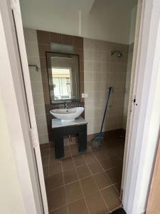 Bathroom Image of 1500 Sq.ft 2 BHK Apartment / Flat for rent in Vasanth Nagar Bengaluru for Rs. 80000