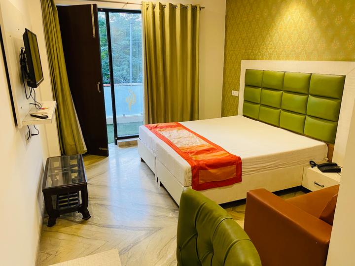 Bedroom Image of Urbanroomz Coliving Pg in Sector 46, Gurgaon