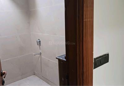 Bathroom Image of 2430 Sq.ft 3 BHK Builder Floor for rent in BPTP Eden Estate, Sector 81 Faridabad for Rs. 60000