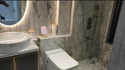 Bathroom Image of 1750 Sq.ft 3 BHK Apartment / Flat for sale in Gurukrupa Alaknanda, Juhu Mumbai for Rs. 87500000