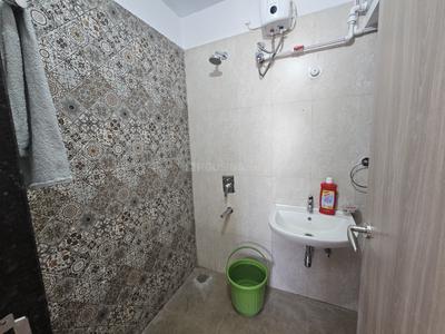 Bathroom Image of 600 Sq.ft 2 BHK Apartment / Flat for rent in Dadar East Mumbai for Rs. 72000