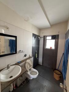 Bathroom Image of 1000 Sq.ft 2 BHK Apartment / Flat for rent in Kalpataru Serenity, Hadapsar Pune for Rs. 15000