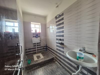 Bathroom Image of 1500 Sq.ft 3 BHK Apartment / Flat for rent in Argora Ranchi for Rs. 16000