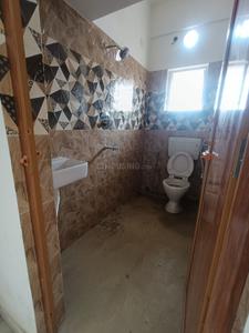 Bathroom Image of 750 Sq.ft 2 BHK Apartment / Flat for sale in Prince Anwar Shah Connector Kolkata for Rs. 4500000
