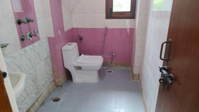 Image of 1800 Sq.ft 3.5 BHK Apartment / Flat for rent in Sector 12 Dwarka, New Delhi for Rs. 45000