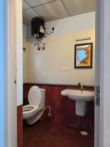 Bathroom Image of 1700 Sq.ft 3 BHK Apartment / Flat for rent in Ramapuram Chennai for Rs. 50000