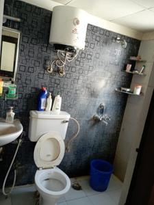 Bathroom Image of 1200 Sq.ft 2 BHK Apartment / Flat for rent in Saviour Greenisle, Crossings Republik Ghaziabad for Rs. 17000