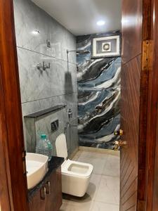 Bathroom Image of 1400 Sq.ft 3 BHK Builder Floor for rent in Mansarover Garden New Delhi for Rs. 50000