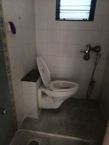 Common Bathroom Image of 961 Sq.ft 2 BHK Apartment / Flat for rent in Magarpatta Iris, Magarpatta City Pune for Rs. 35000