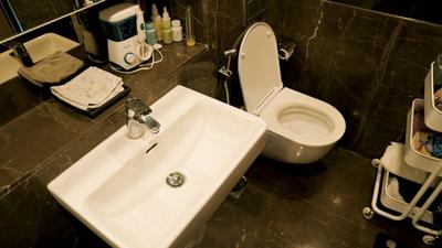 Bathroom Image of 1525 Sq.ft 4 BHK Apartment / Flat for sale in Lodha Marquise, Worli Mumbai for Rs. 110000000