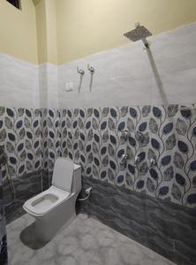 Bathroom Image of 1000 Sq.ft 3 BHK Builder Floor for rent in Yashoda Nagar Kanpur for Rs. 12000