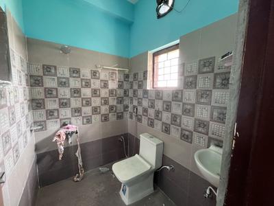 Bathroom Image of 1350 Sq.ft 2 BHK Builder Floor for rent in Sundarpada Bhubaneswar for Rs. 10000