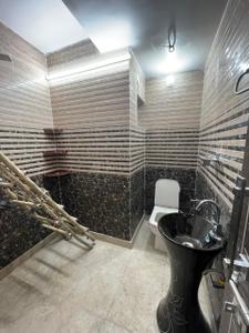 Bathroom Image of 650 Sq.ft 2 BHK Apartment / Flat for sale in  Maurya Enclave, Pitampura New Delhi for Rs. 7200000