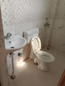 Bathroom Image of 850 Sq.ft 2 BHK Builder Floor for rent in Sector 63 A Noida for Rs. 23000