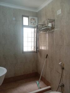 Common Bathroom Image of 2200 Sq.ft 3 BHK Apartment / Flat for rent in DDA Flats Vasant Kunj, Vasant Kunj New Delhi for Rs. 90000