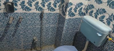 Bathroom Image of 1800 Sq.ft 2 BHK Builder Floor for rent in Gomti Nagar Lucknow for Rs. 19000