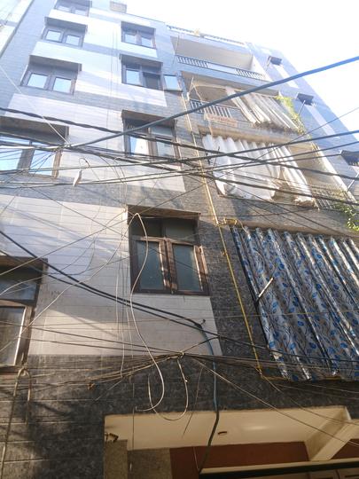 Kanhiya Nagar, Tri Nagar Building View 1