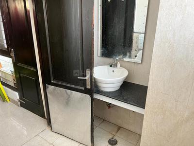 Bathroom Image of 1200 Sq.ft 2 BHK Apartment / Flat for rent in Vikas Nagar Lucknow for Rs. 23000