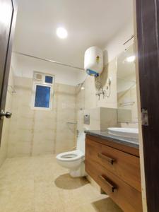 Bathroom Image of 2250 Sq.ft 3.5 BHK Apartment / Flat for rent in ATS Casa Espana, Bar Majra Mohali for Rs. 46000