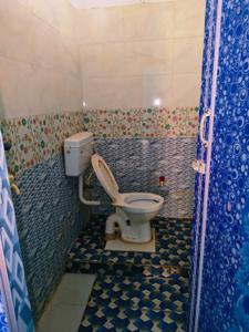Bathroom Image of 700 Sq.ft 2 BHK Builder Floor for rent in Baseli Sahi Puri for Rs. 8000
