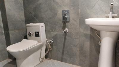 Image of 2000 Sq.ft 2 BHK Apartment / Flat for rent in Sultanpur, New Delhi for Rs. 26000