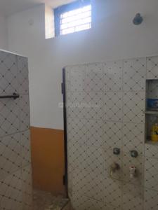 Bathroom Image of 1500 Sq.ft 2 BHK Builder Floor for rent in Alambagh Lucknow for Rs. 8500