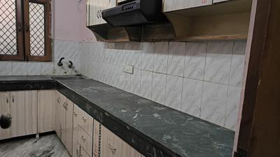 Kitchen Image of 2000 Sq.ft 3 BHK Builder Floor for rent in Sector 41 Noida for Rs. 38000