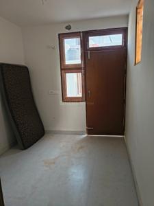 Bedroom Image of 450 Sq.ft 1.5 BHK Builder Floor for rent in Sector 110 Gurgaon for Rs. 12000