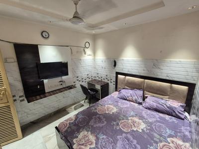 Bedroom Image of 450 Sq.ft 1 RK Builder Floor for rent in Ramesh Nagar New Delhi for Rs. 17000