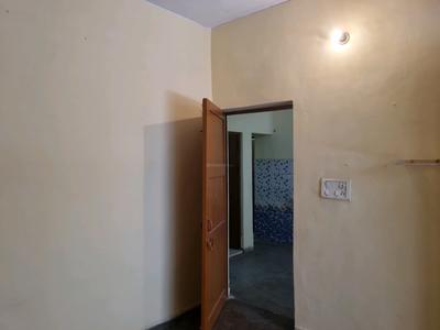 Bedroom Image of 800 Sq.ft 2 BHK Apartment / Flat for rent in  C6a Jankpuri, Janakpuri New Delhi for Rs. 21000