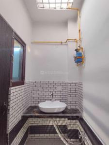 Bathroom Image of 800 Sq.ft 3 BHK Independent House for rent in Govindpuram Ghaziabad for Rs. 25000