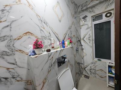 Bathroom Image of 1296 Sq.ft 2 BHK Apartment / Flat for rent in Potia Apartment, Madanpura Mumbai for Rs. 95000