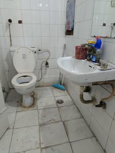 Bathroom Image of 1300 Sq.ft 2 BHK Apartment / Flat for sale in  Parshavnath Apartment, Patparganj New Delhi for Rs. 16000000