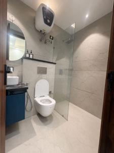 Bathroom Image of 660 Sq.ft 1 BHK Apartment / Flat for rent in Ramkrishna Apartments, Mansarovar Jaipur for Rs. 12000
