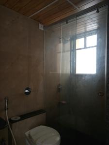 Vertical Westeria Common Bathroom 4