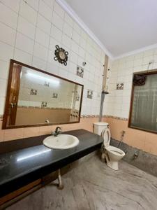 Bathroom Image of 3150 Sq.ft 6 BHK Independent House for sale in Sector 17 Faridabad for Rs. 120000000