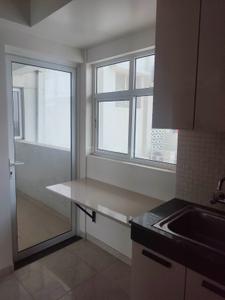 Kitchen Image of 2100 Sq.ft 3 BHK Apartment / Flat for rent in Experion Capital, Gomti Nagar Lucknow for Rs. 80000
