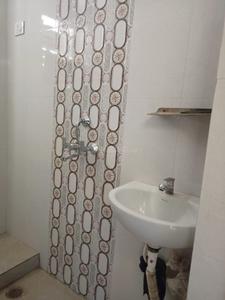 Bathroom Image of 1000 Sq.ft 2 BHK Builder Floor for rent in Kidwaipuri Patna for Rs. 16000