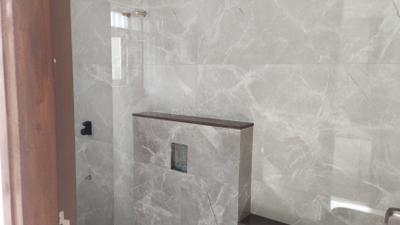Bathroom Image of 480 Sq.ft 1 BHK Apartment / Flat for sale in Santacruz East Mumbai for Rs. 15000000