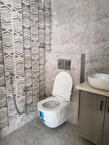 Common Bathroom Image of 3690 Sq.ft 4 BHK Builder Floor for rent in DLF Phase 2, DLF Phase 2 Gurgaon for Rs. 273000
