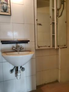 Common Bathroom Image of 950 Sq.ft 2 BHK Apartment / Flat for rent in Hiranandani Carrara Apartment, Hiranandani Estate Thane for Rs. 45000