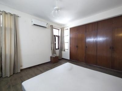 Bedroom Image of 3600 Sq.ft 3 BHK Builder Floor for rent in East Of Kailash New Delhi for Rs. 125000