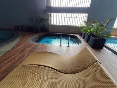 Balcony Image of 2550 Sq.ft 3 BHK Apartment / Flat for rent in Mahalakshmi Mumbai for Rs. 365000