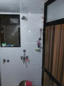 Bathroom Image of 800 Sq.ft 2 BHK Apartment / Flat for rent in Mulund West Mumbai for Rs. 34000