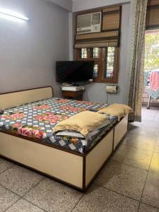 Bedroom Image of 1000 Sq.ft 3 BHK Apartment / Flat for sale in Laxmi Vihar Apartments, Vikaspuri New Delhi for Rs. 16000000